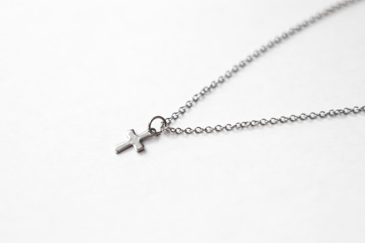 Kreuzhalskette, Damenhalskette mit silbernem Kreuzanhänger, christlich-katholischer Schmuck, wasserfeste Kette, Geschenk für sie, anpassbare Größe, Mädchen