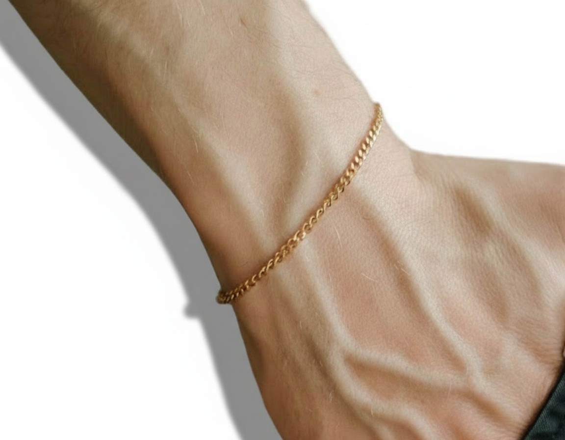 Gold chain bracelet on a man wrist with a blurred background