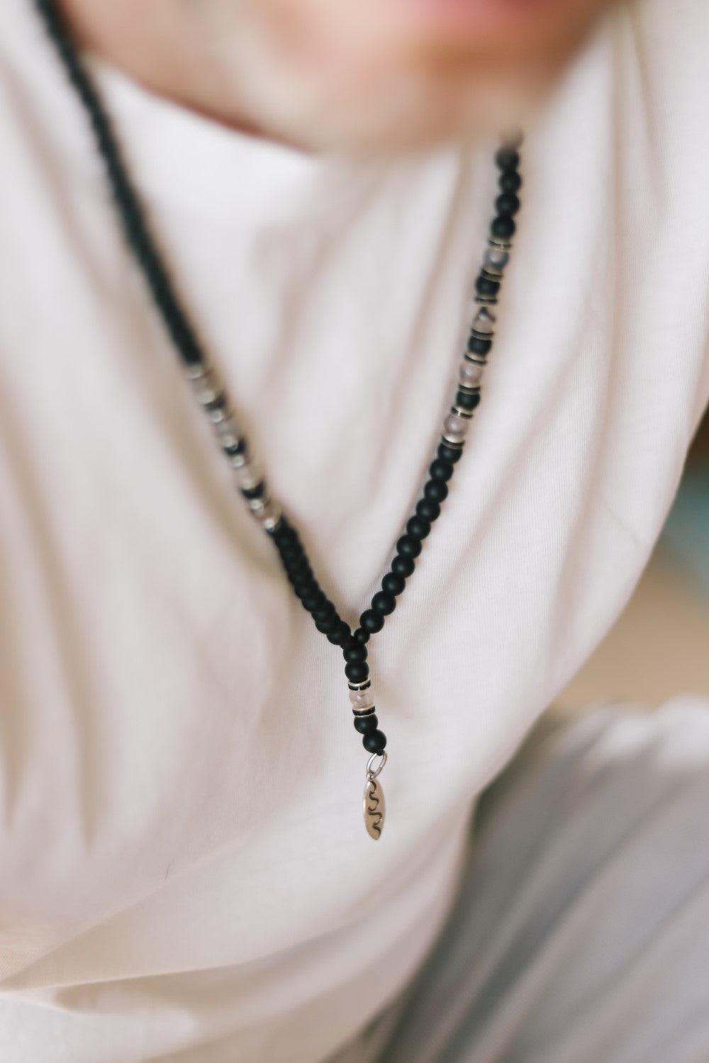 Mala-Perlen-Halskette für Männer, schwarze Perlenkette, Herren-Halskette mit Vein-Achat-Perlen, Wellen-Anhänger, Geschenk für ihn, Surfer-Halskette