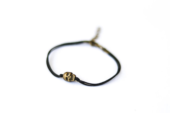 Bronzefarbenes Totenkopf-Perlenarmband, schwarze Schnur, Geschenk für sie, verstellbares Armband