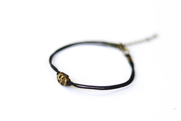 Bronzefarbenes Totenkopf-Perlenarmband, schwarze Schnur, Geschenk für sie, verstellbares Armband