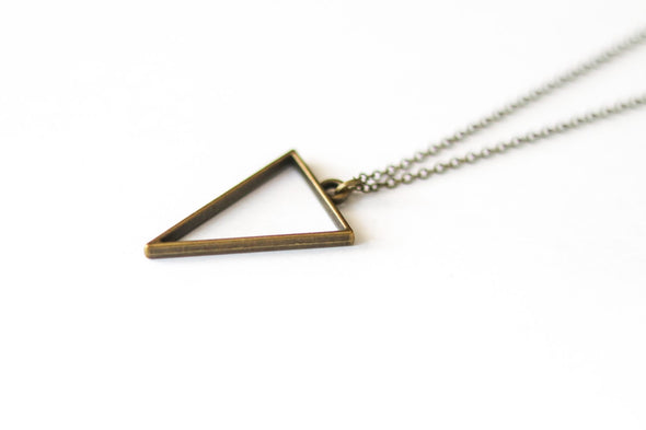 Dreieckskette für Männer, Geschenk für Trauzeugen, Herrenhalskette mit bronzefarbenem Dreiecksanhänger, Bronzekette, Geschenk für ihn, geometrische Halskette