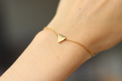 Triangle bracelet, gold tone chain bracelet, tiny triangle bead charm bracelet