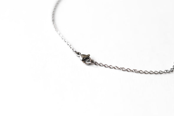 Silberne Kauri-Halskette, kleiner Muschelanhänger, Edelstahlkette, Brautjungfern-Geschenk für sie, minimalistisch, Layering