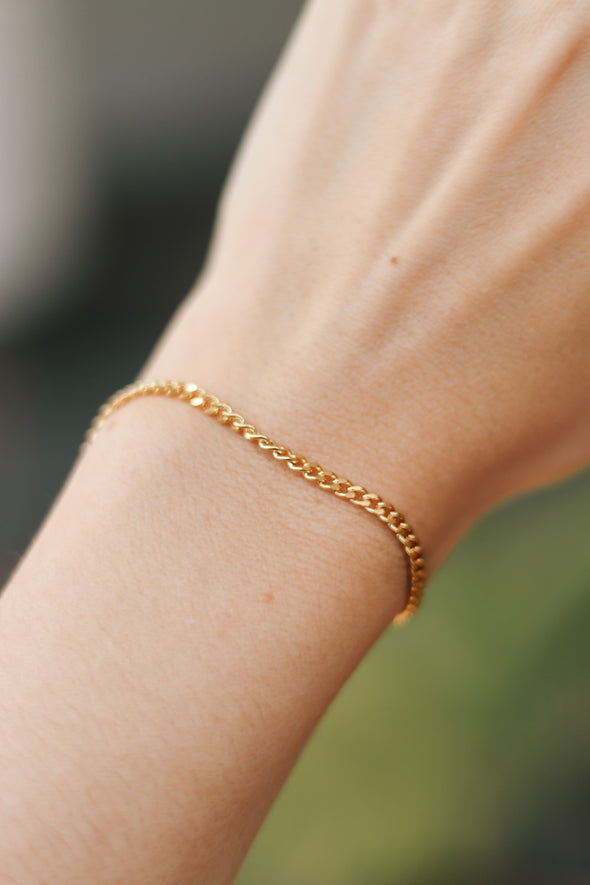 Gold bracelet, dainty gold tone stainless steel chain bracelet, waterproof bracelet