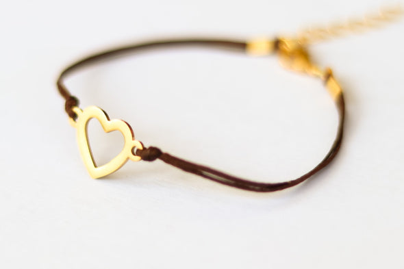Goldenes Herzarmband, braune Kordel, personalisierter Schmuck