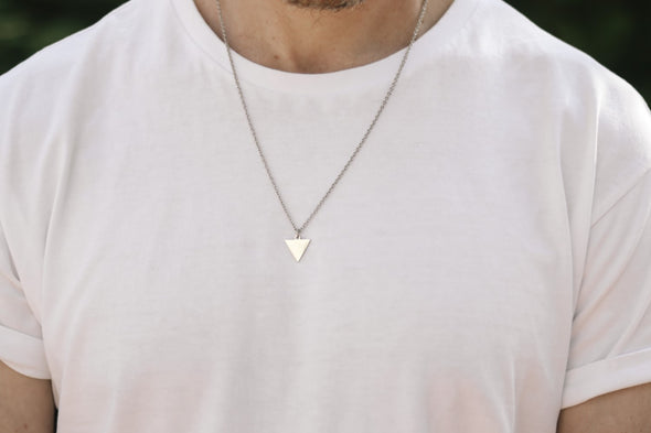 Dreieckige Halskette für Männer, wasserfester Schmuck, Herrenhalskette mit silbernem Dreiecksanhänger, Festivalschmuck