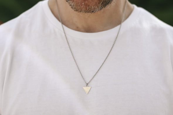Dreieckige Halskette für Männer, wasserfester Schmuck, Herrenhalskette mit silbernem Dreiecksanhänger, Festivalschmuck