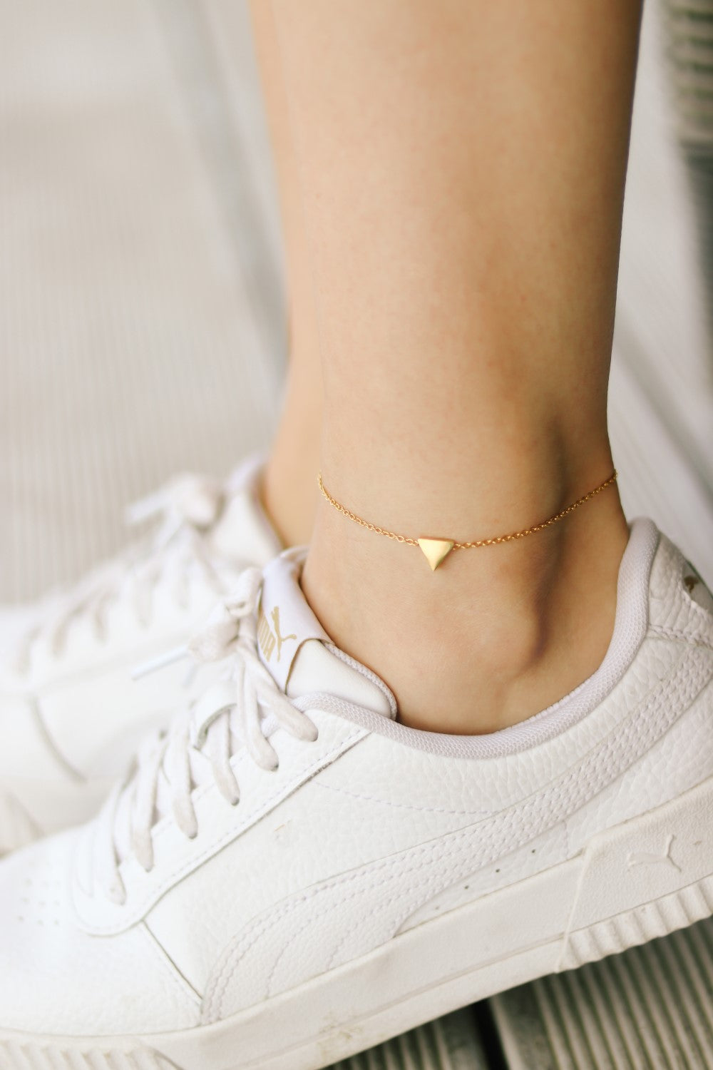 Dreieckiges Fußkettchen, goldfarbenes Fußkettchen, kleines Dreieck, personalisierter Schmuck