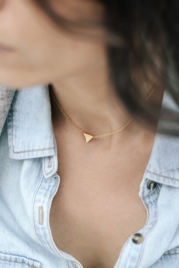 Dreieckige Halskette, winzige Goldperlenkette, Kettenhalskette, personalisierter Schmuck, Festivalschmuck