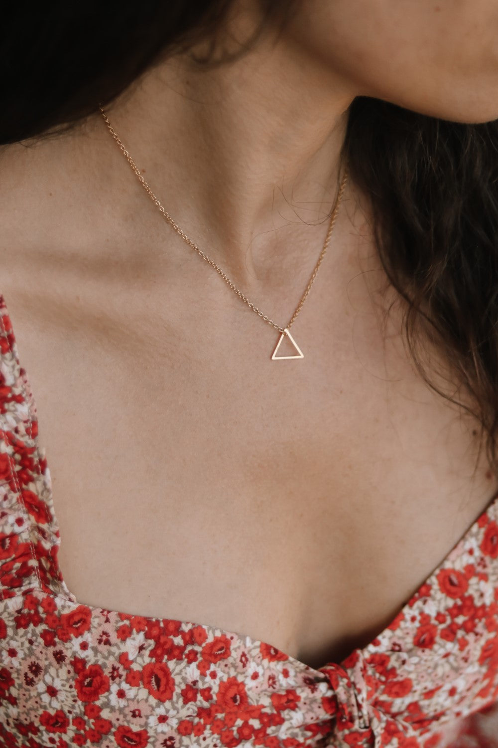 Goldene Dreieckskette, umgedrehtes Dreieck, Goldkette, Brautjungfern-Geschenk für sie, geometrisch, Layering-Halskette