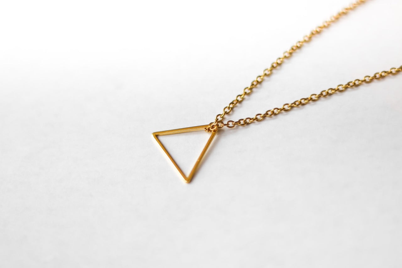 Goldene Dreieckskette, umgedrehtes Dreieck, Goldkette, Brautjungfern-Geschenk für sie, geometrisch, Layering-Halskette